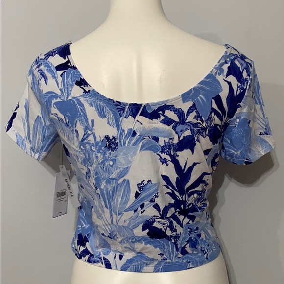 NWT! GUESS Floral Blue and White Tie-hem Top - Picture 5 of 7
